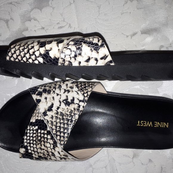 Faux Lizard Pool Slide - Picture 4 of 4